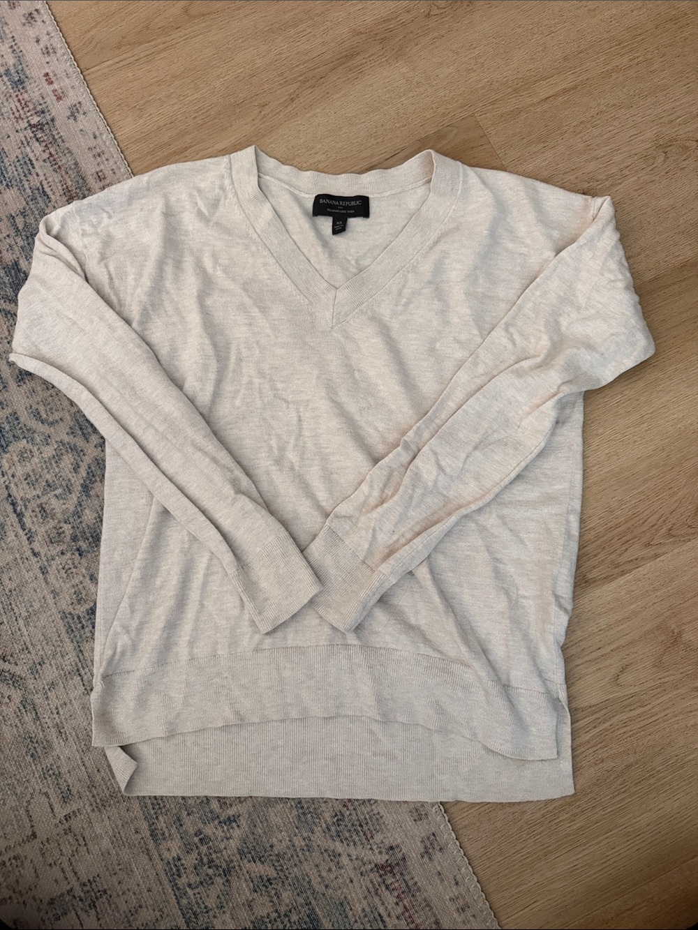 Banana Republic women's V-Neck Sweater - Light Beige